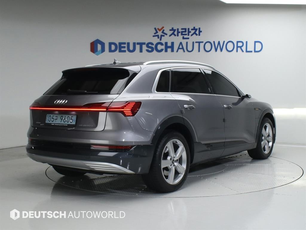 아우디 e-트론 50 콰트로 사진 2/20