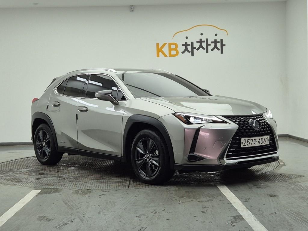 Lexus UX 2.0 2WD 3