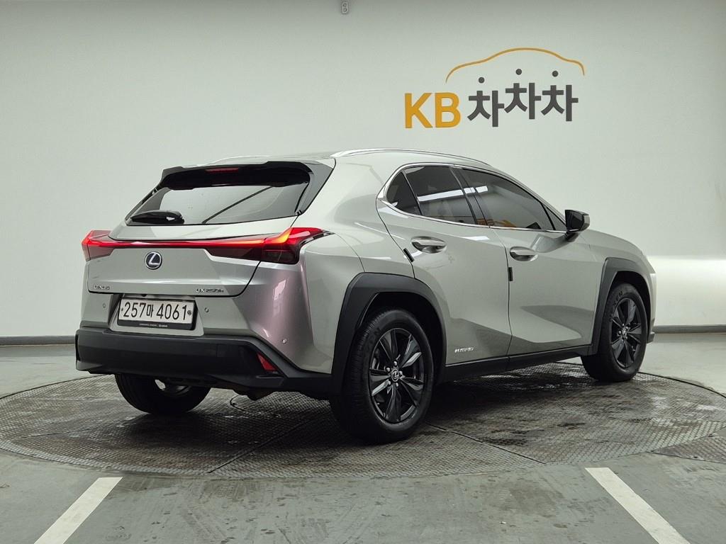 Lexus UX 2.0 2WD 5