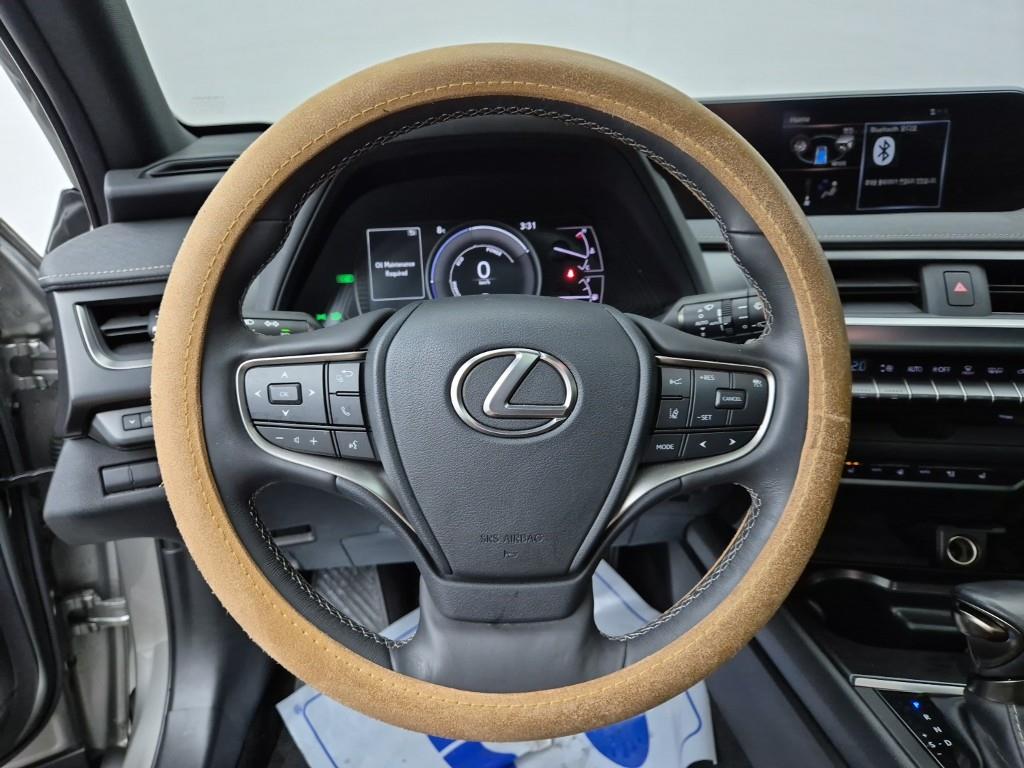 Lexus UX 2.0 2WD 10
