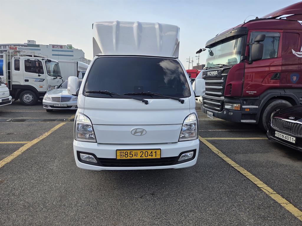 Hyundai Porter Electric/ Super Cab/ Long Wheelbase Modern Plus