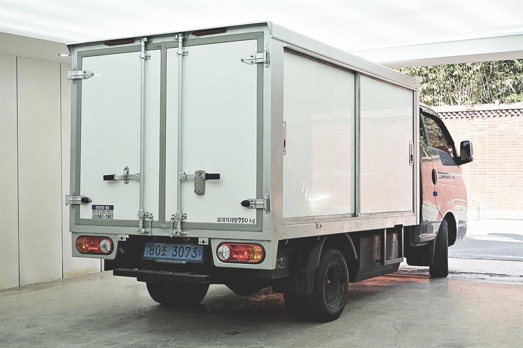 Hyundai Porter 1.0 Ton/ Super Cab/ Long Wheelbase 4