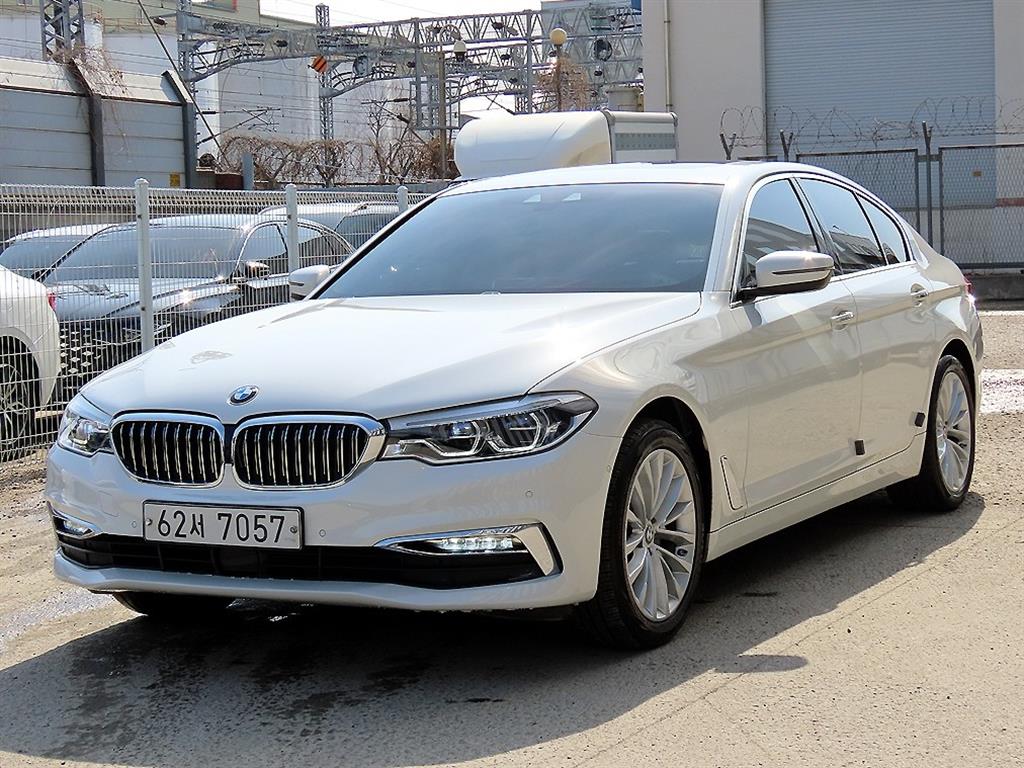 BMW 5시리즈 520d xDrive 럭셔리 플러스 사진 2/20