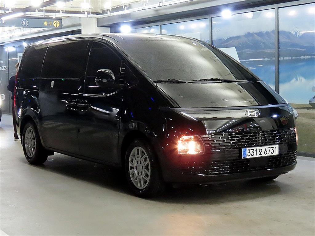 Hyundai Staria 2WD Diesel Tourer Modern 2