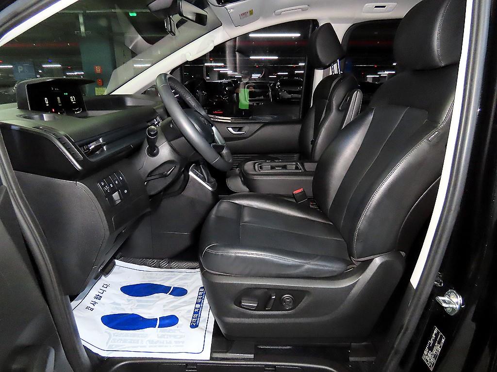 Hyundai Staria 2WD Diesel Tourer Modern 7