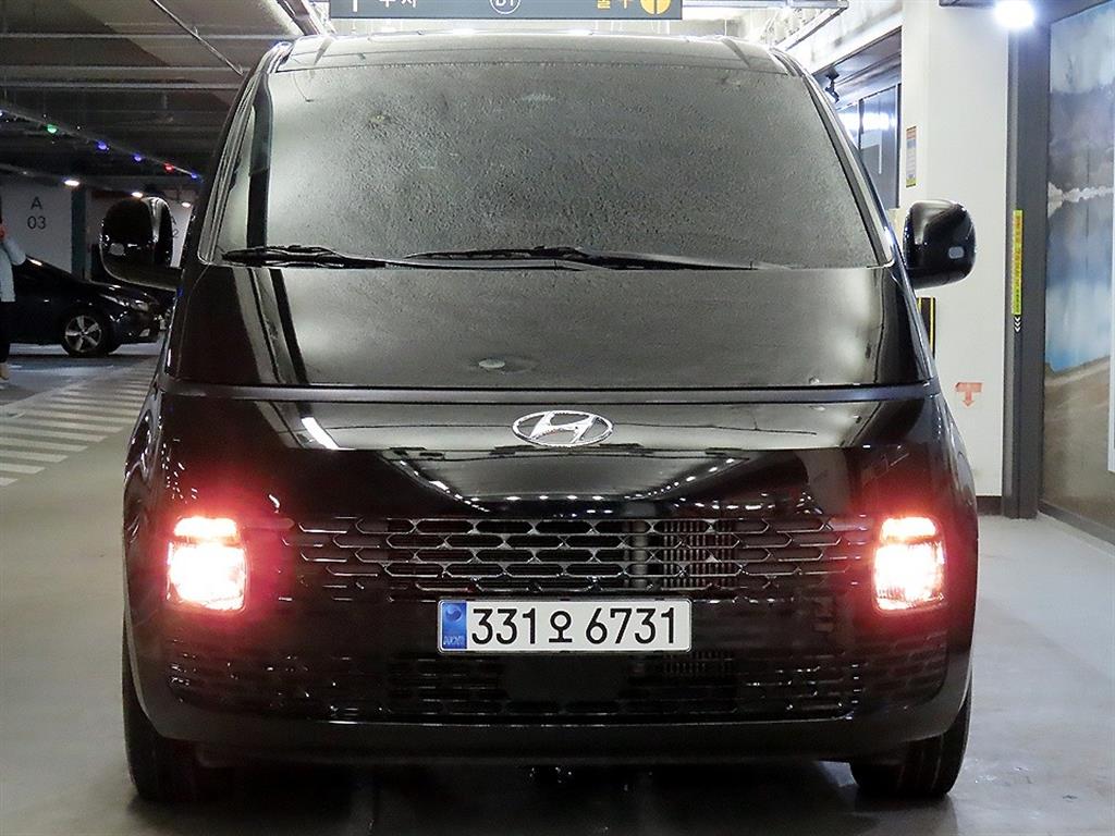 Hyundai Staria 2WD Diesel Tourer Modern 3