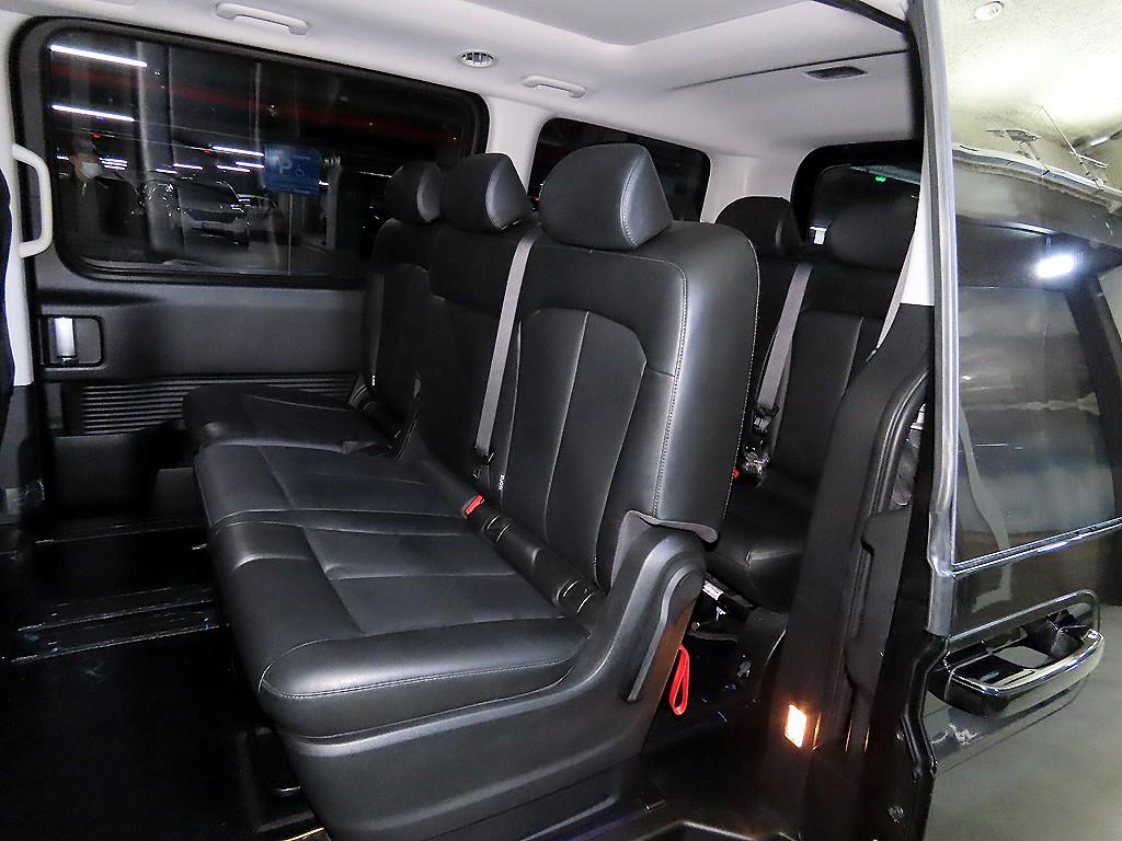 Hyundai Staria 2WD Diesel Tourer Modern 8