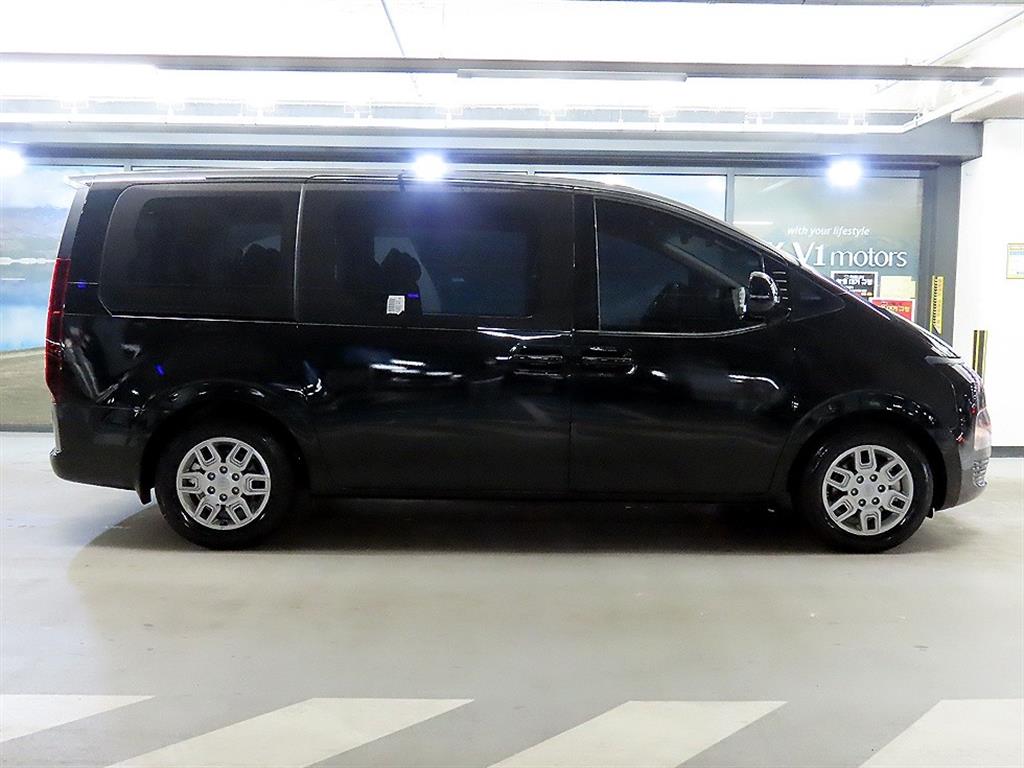 Hyundai Staria 2WD Diesel Tourer Modern 4