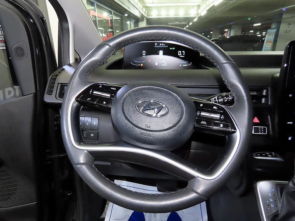 Hyundai Staria 2WD Diesel Tourer Modern 9