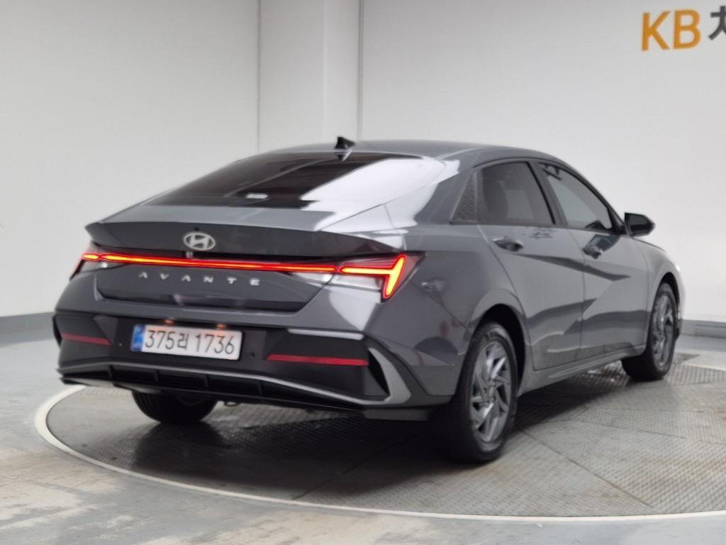 Hyundai Avante 1.6 Gasoline Modern 4