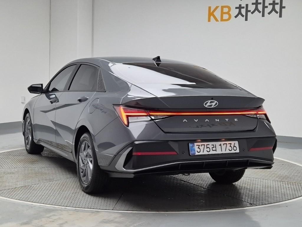 Hyundai Avante 1.6 Gasoline Modern 3