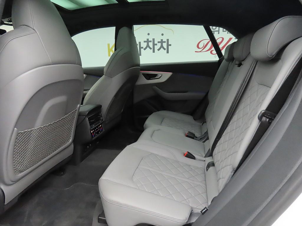 Audi Q8 55 TFSI Quattro Premium 7