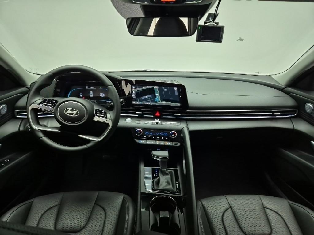 Hyundai Avante 1.6 Gasoline Modern 8