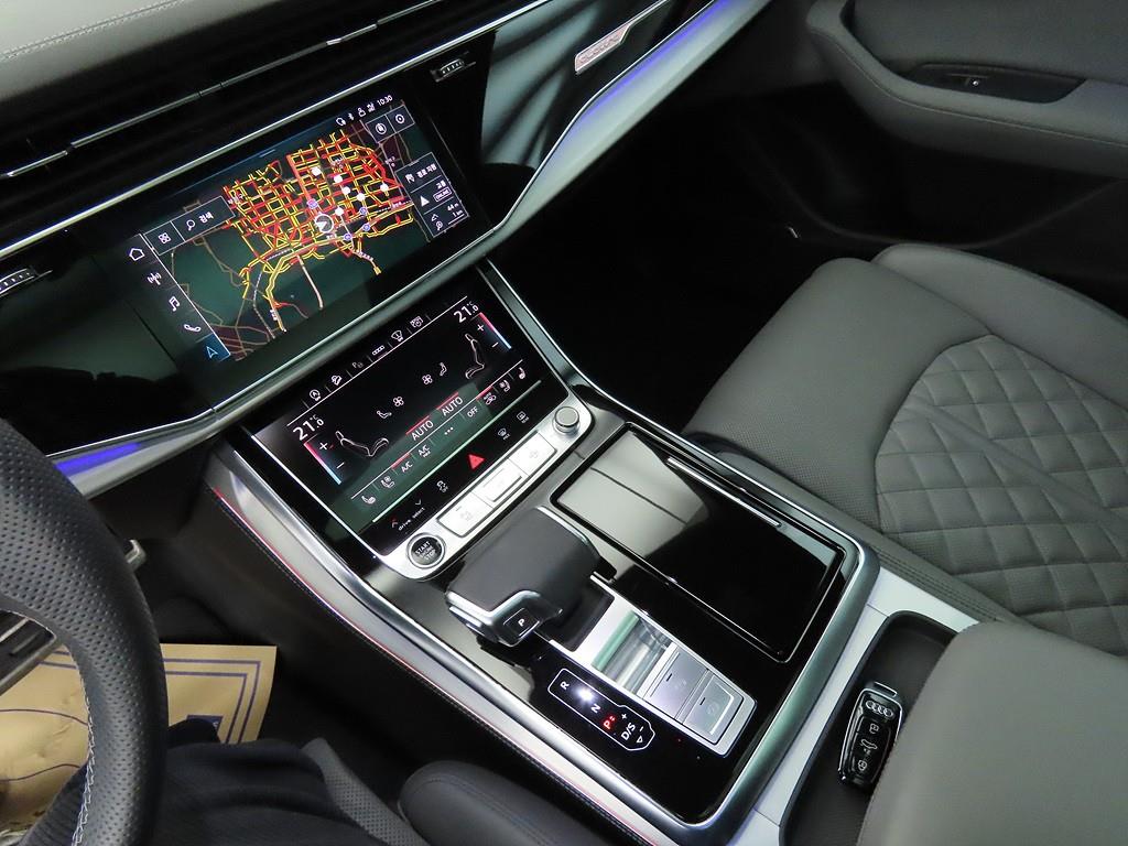 Audi Q8 55 TFSI Quattro Premium 9