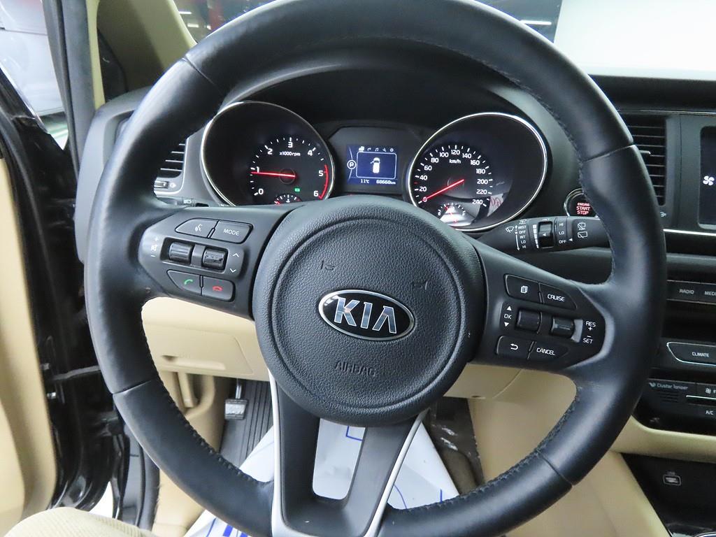 Kia Carnival Diesel High Limousine Luxury 9