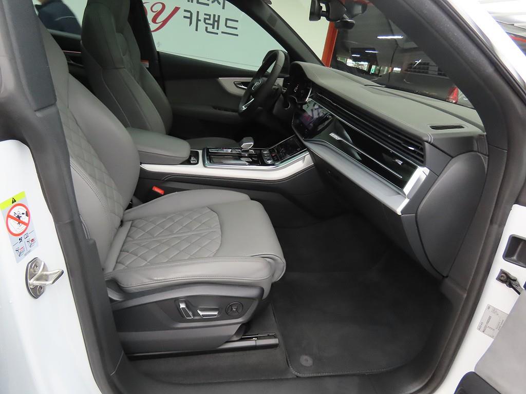 Audi Q8 55 TFSI Quattro Premium 8