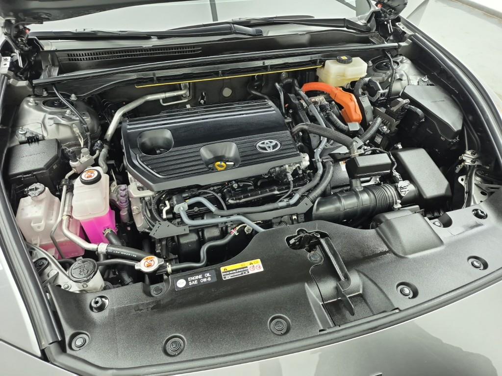 Toyota Crown 2.5 4WD Hybrid 7