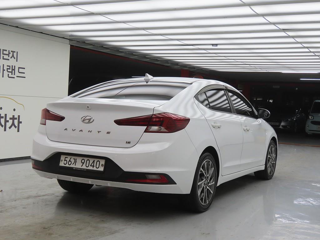 Hyundai Avante 1.6 Style 5