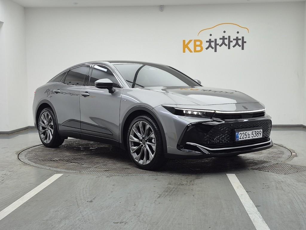 Toyota Crown 2.5 4WD Hybrid 3