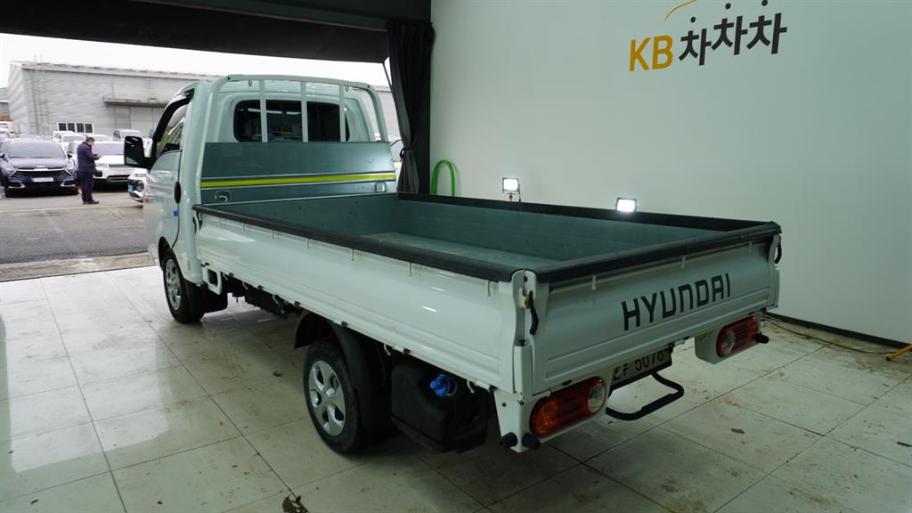 Hyundai Porter 1.0 Ton/ Standard Cab/ Long Wheelbase/ CRDi Smart 4