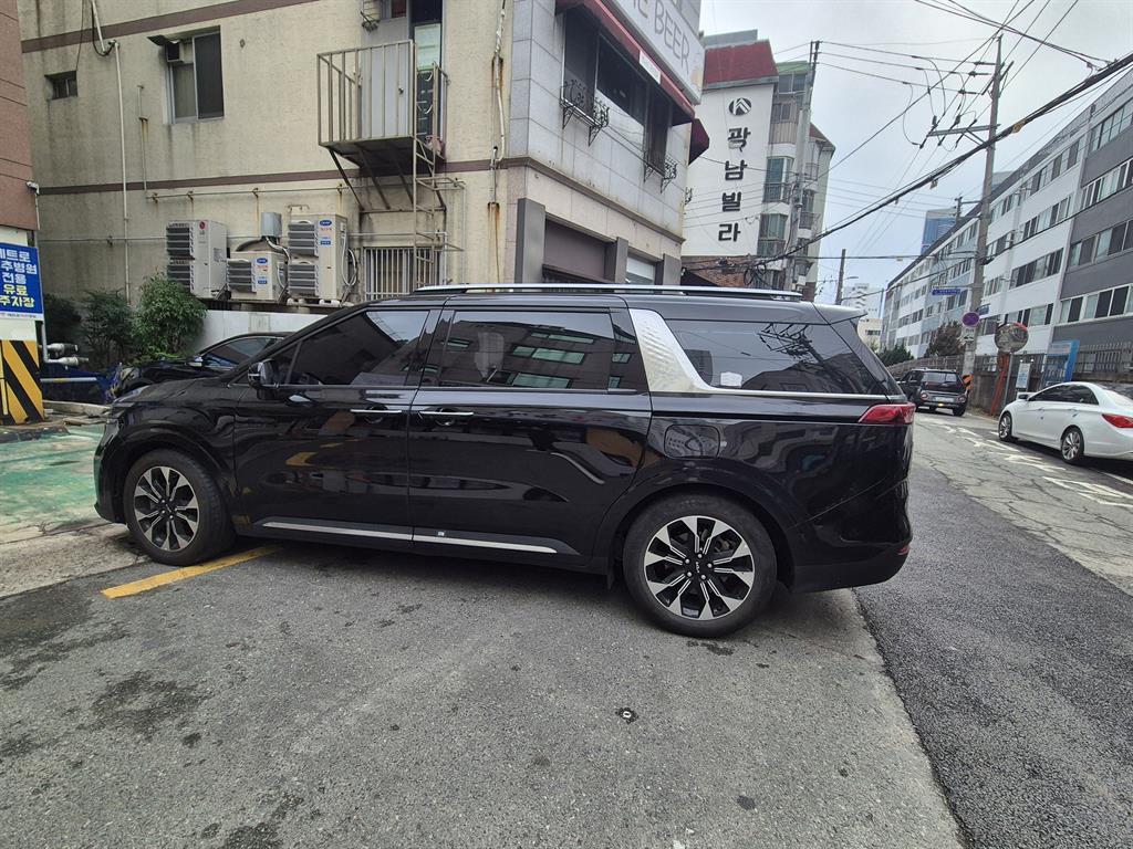 Kia Carnival Gasoline Signature 3