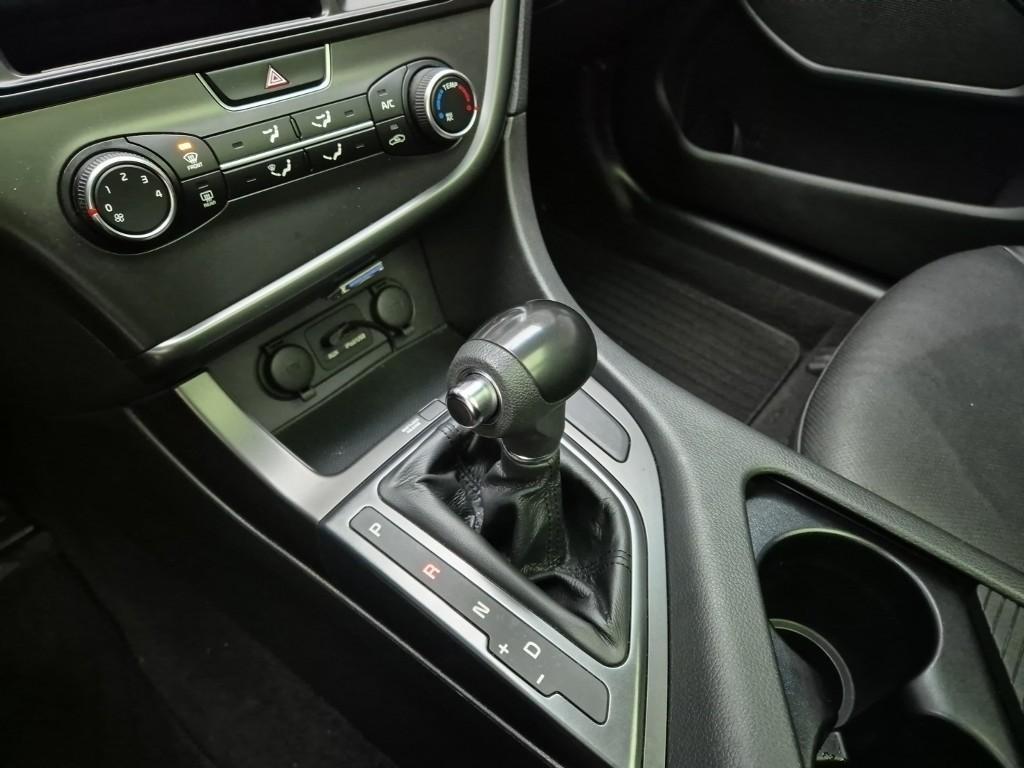 Kia K5 2.0 LPI Deluxe 9