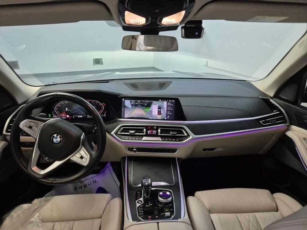 BMW X7 xDrive 40i Design Pure Excelence 8