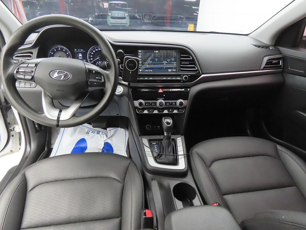 Hyundai Avante 1.6 Style 8