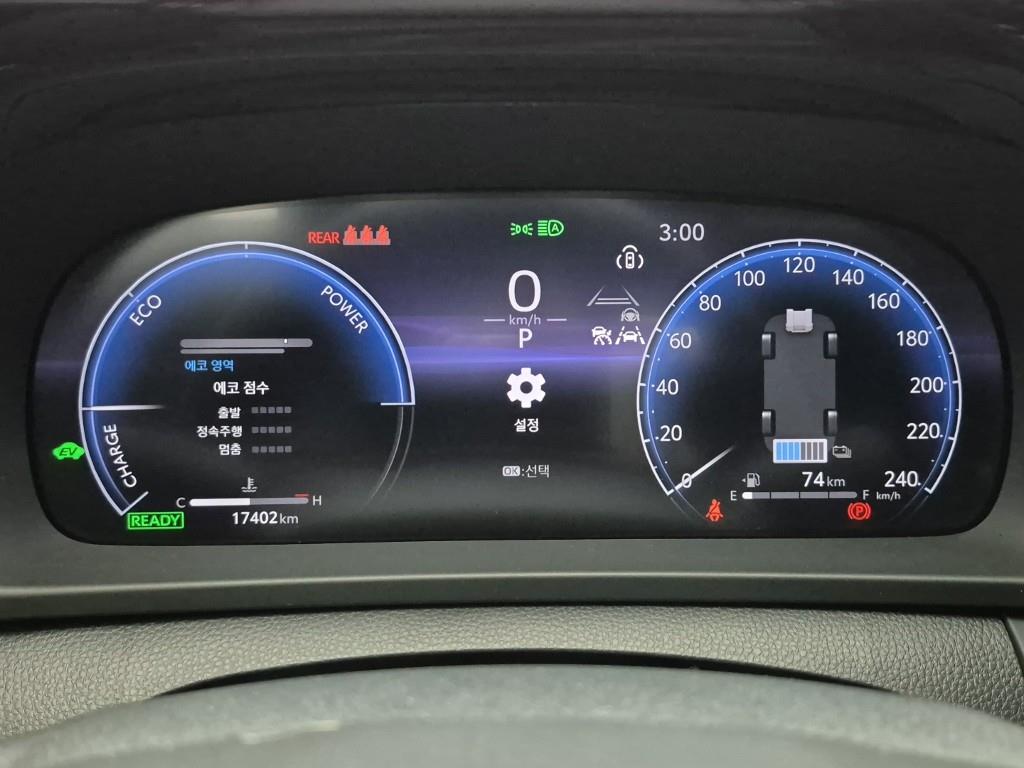 Toyota Crown 2.5 4WD Hybrid 8