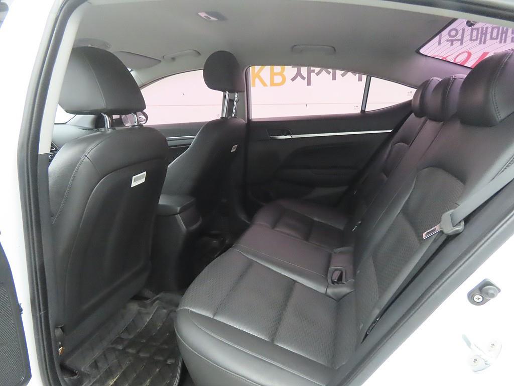 Hyundai Avante 1.6 Style 7