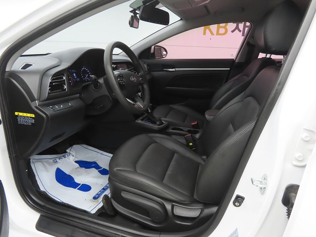 Hyundai Avante 1.6 Style 6