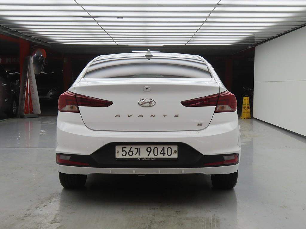 Hyundai Avante 1.6 Style 4