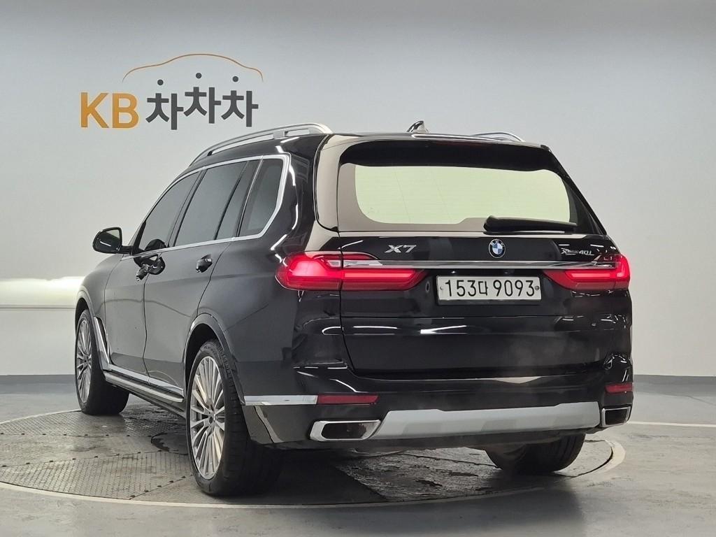 BMW X7 xDrive 40i Design Pure Excelence 3
