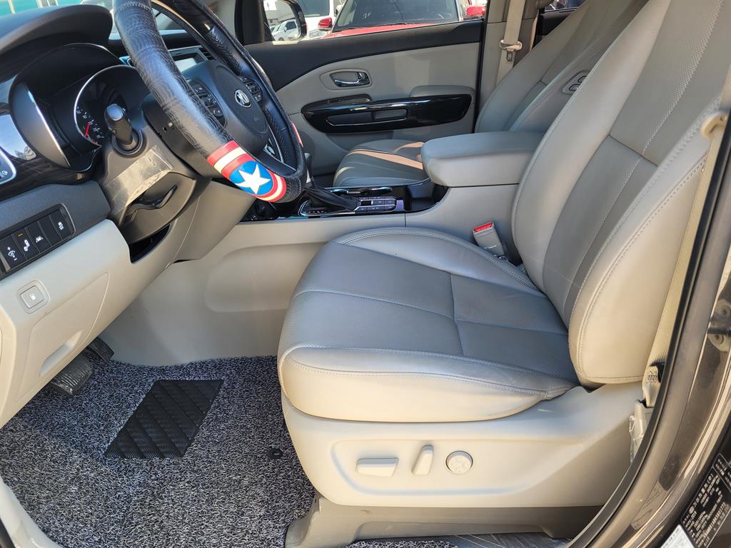 Kia Carnival Diesel Limousine VIP 8