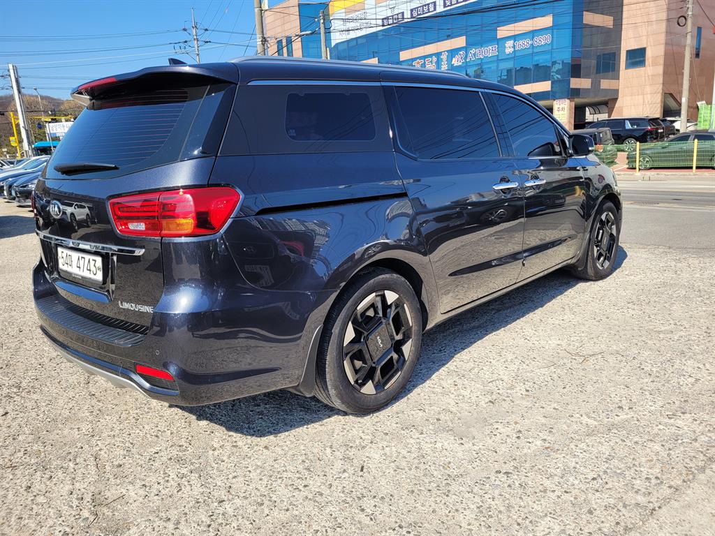 Kia Carnival Diesel Limousine VIP 4