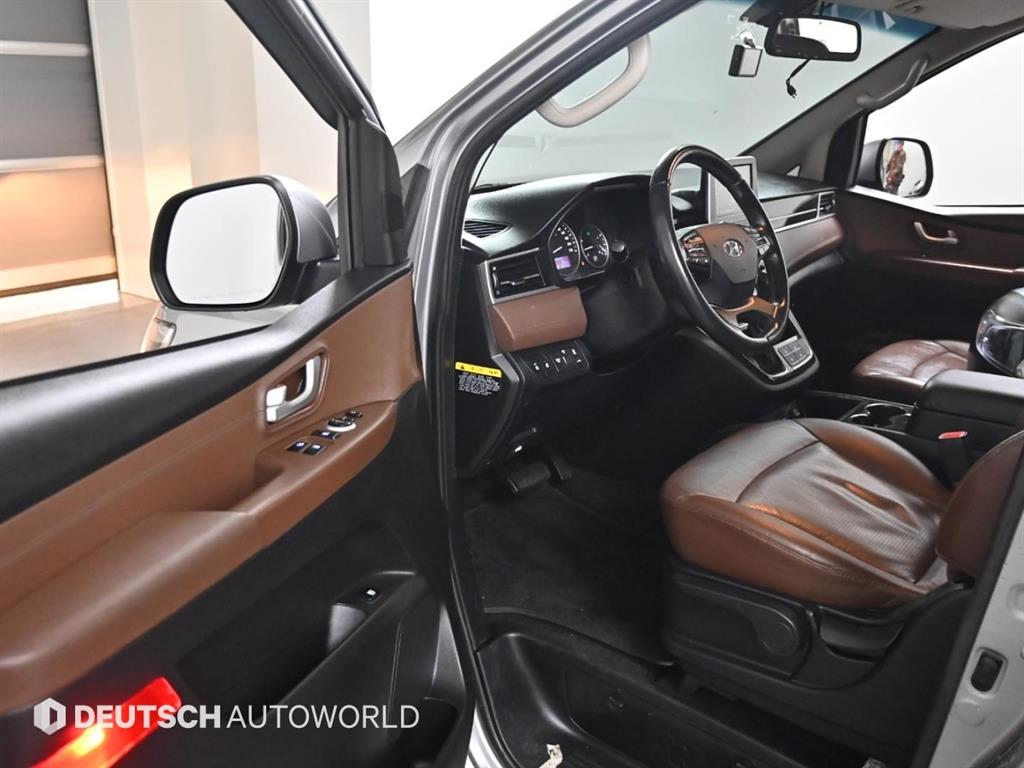 Hyundai Starex 2WD Urban Exclusive 10