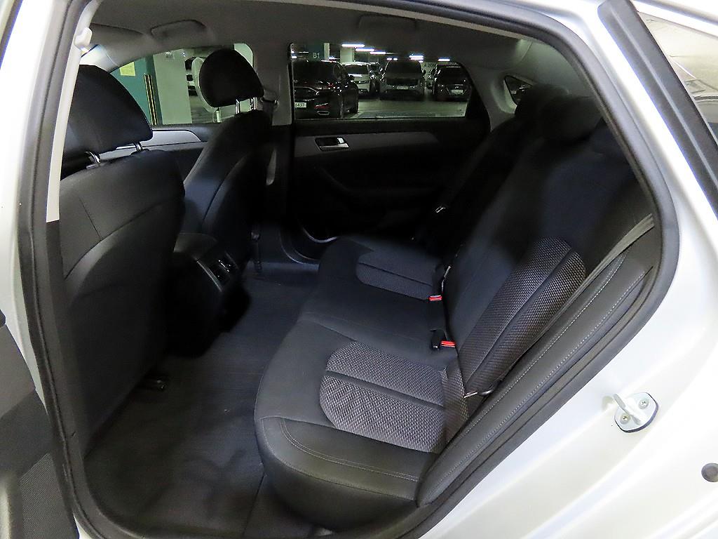 Hyundai Sonata 2.0 Style 8