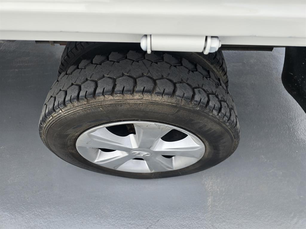 Hyundai Porter 1.0 Ton/ Super Cab/ Long Wheelbase/ CRDi 8