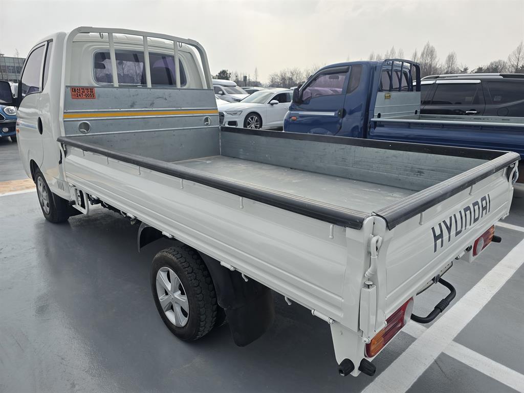 Hyundai Porter 1.0 Ton/ Super Cab/ Long Wheelbase/ CRDi 7