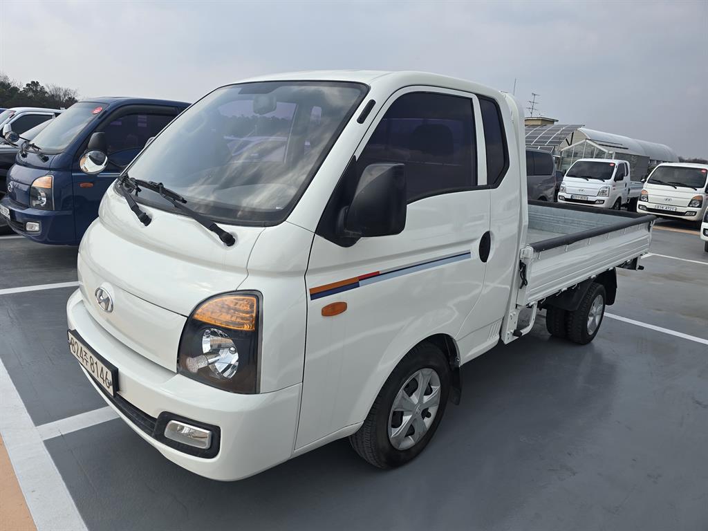 Hyundai Porter 1.0 Ton/ Super Cab/ Long Wheelbase/ CRDi