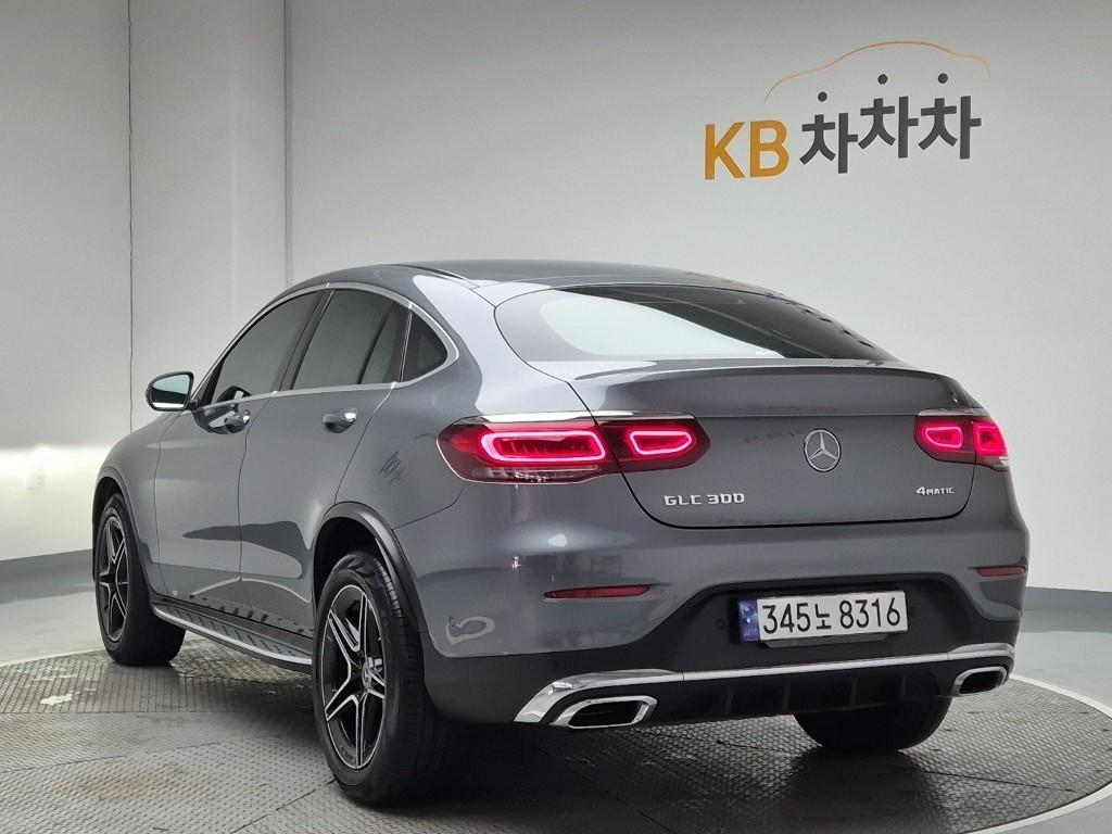 Mercedes-Benz GLC-Class GLC300 4MATIC Coupe 3
