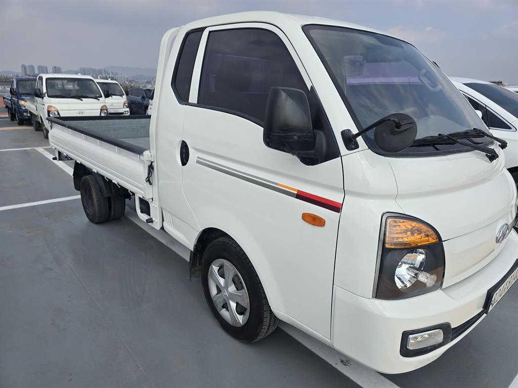 Hyundai Porter 1.0 Ton/ Super Cab/ Long Wheelbase/ CRDi 4