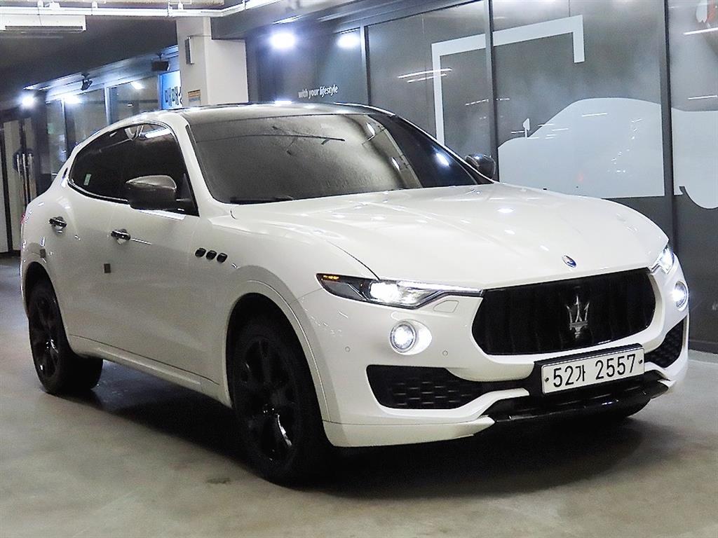 르반떼 3.0 AWD 2018년식