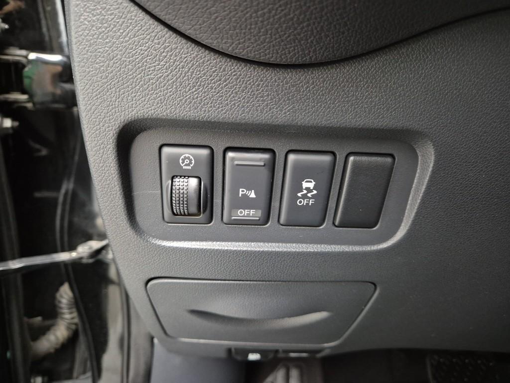 Renault QM5 Gasoline 2WD SE 6