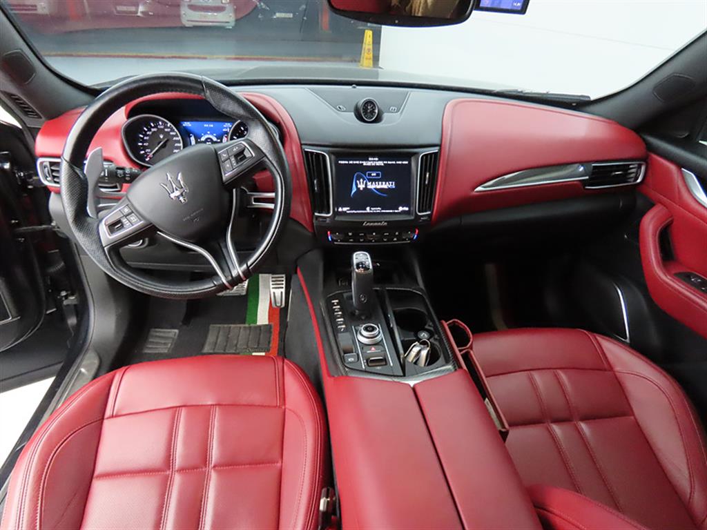 Maserati Levante 3.0 AWD Sport 8