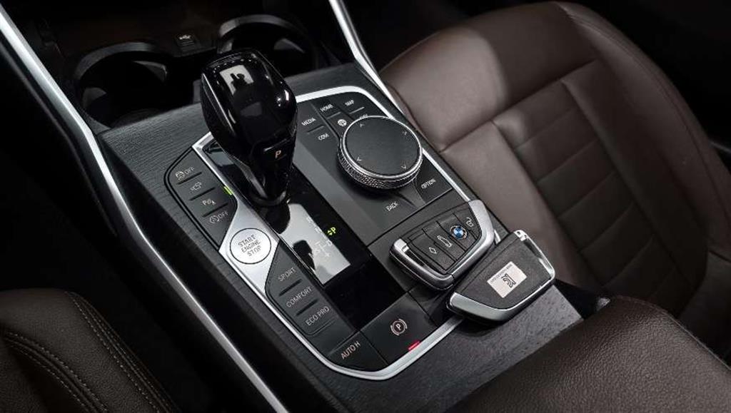 BMW 3 Series 320d Luxury 9