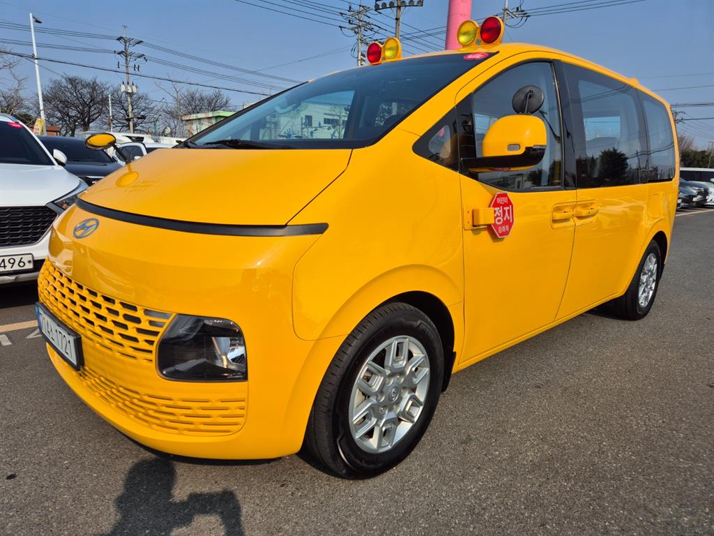 Hyundai Staria 2WD Diesel Tourer Modern 3