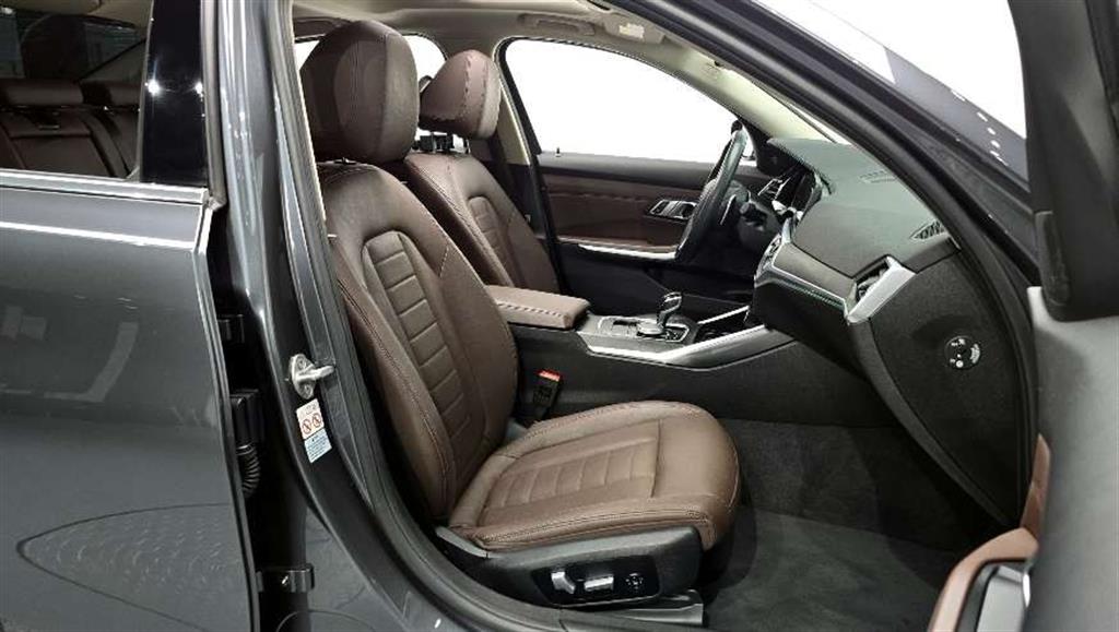 BMW 3 Series 320d Luxury 10