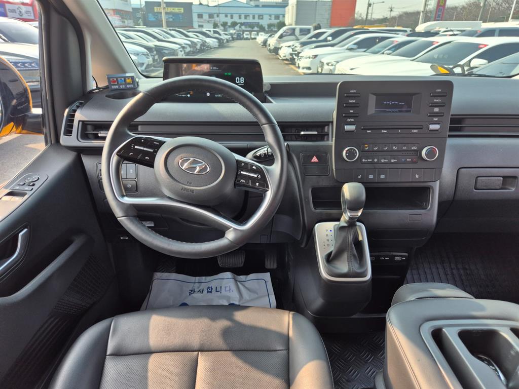 Hyundai Staria 2WD Diesel Tourer Modern 9