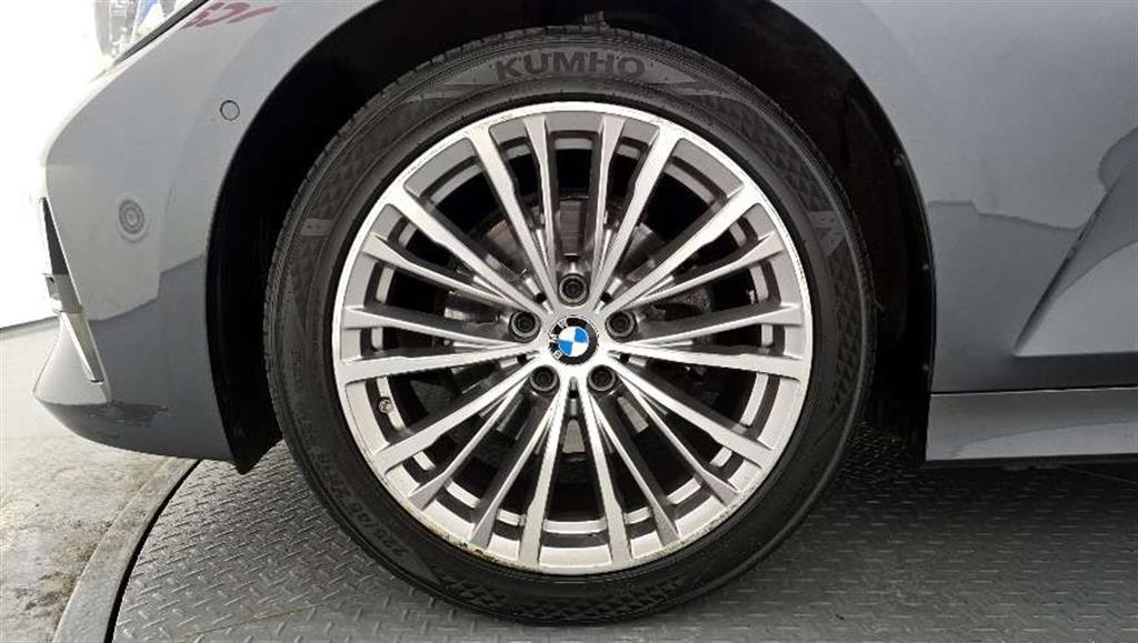 BMW 3 Series 320d Luxury 5